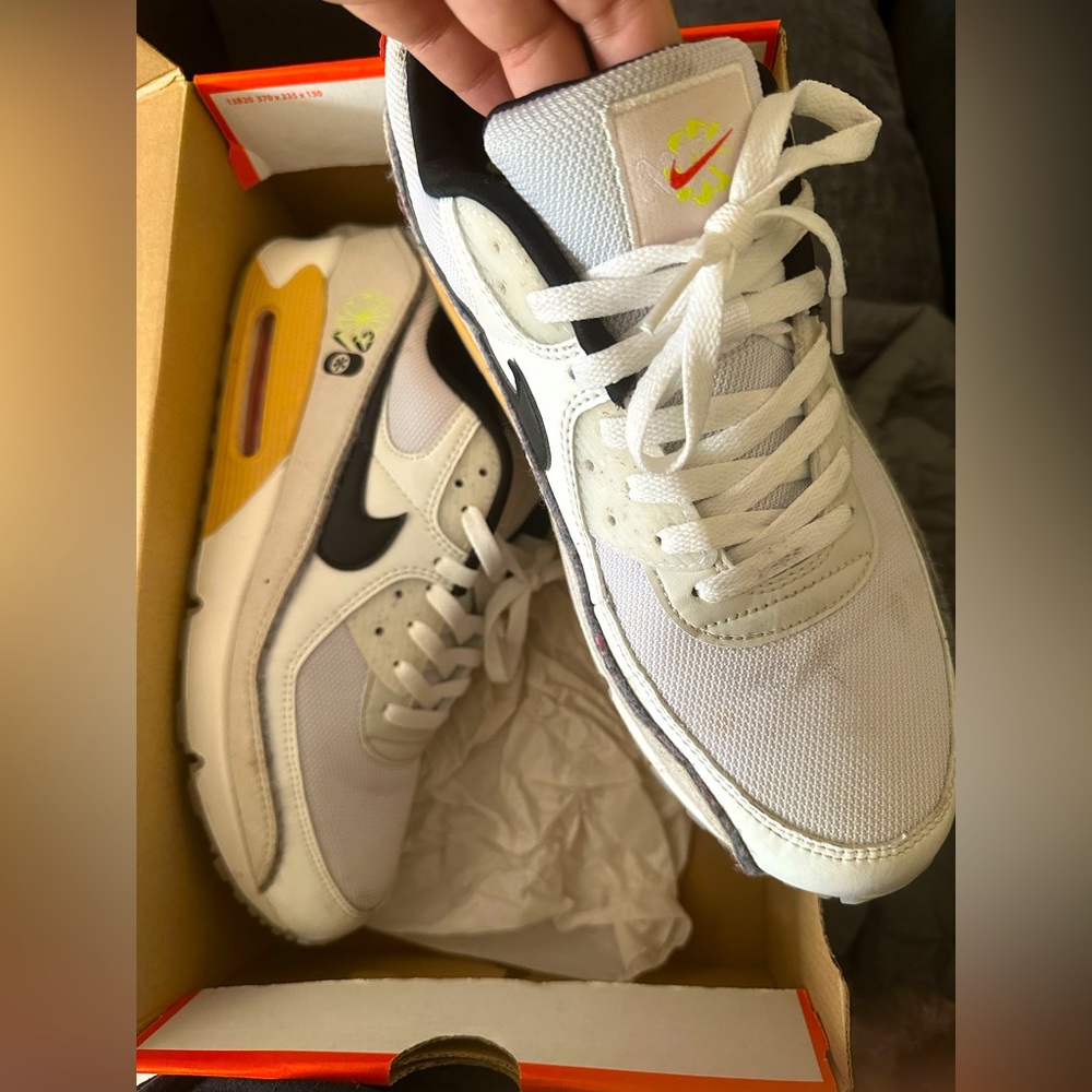 Nike Air Max 90s - Picture 2 of 2